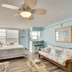 Updated Daytona Oceanfront Studio! , Daytona Beach United States